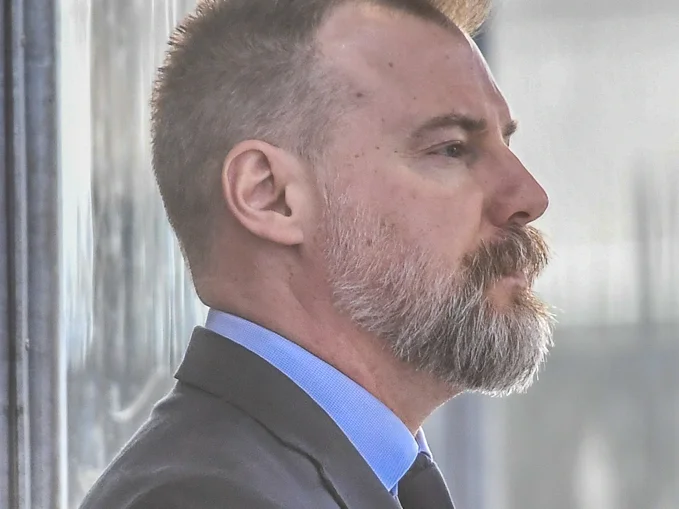Rikard Grönborg i profil i spelarbåset under en träningslandskamp mellan Österrike och Sverige i Wien i april 2017.